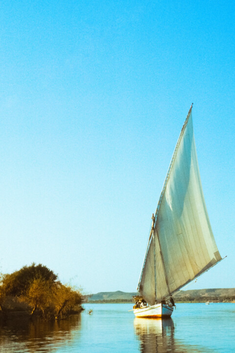Fotografie mit dem Titel "Boat on the Nile in…" von Paul Alba, Original-Kunstwerk, Analog Fotografie