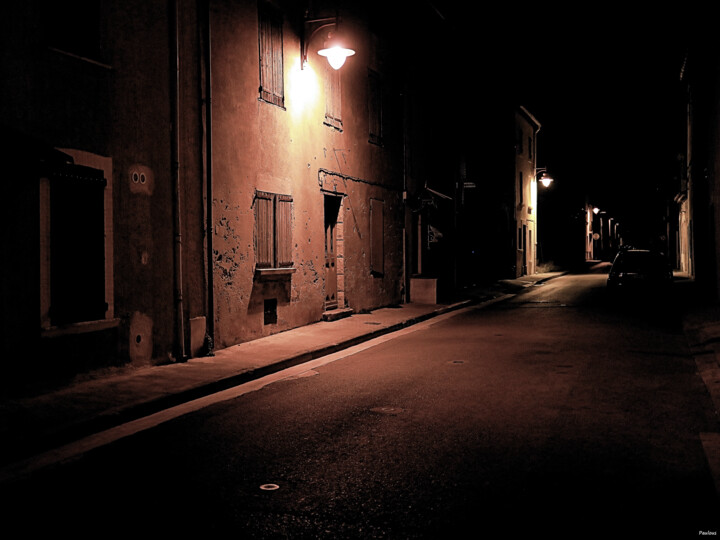 Фотография под названием "La rue dans la nuit" - Paulous, Подлинное произведение искусства, Цифровая фотография Установлен н…