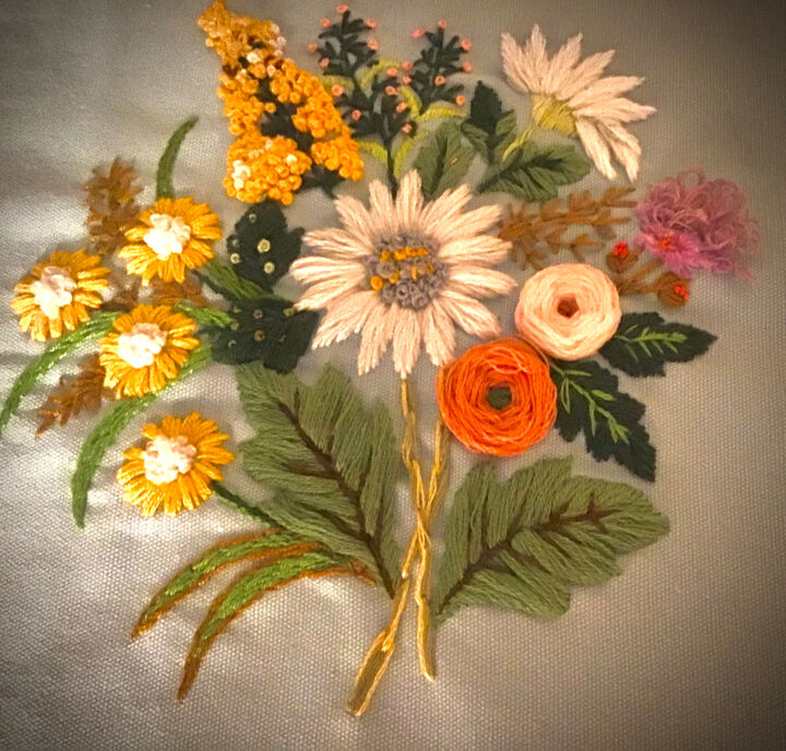 Textile Art με τίτλο "Marguerites et mimo…" από Lisette, Αυθεντικά έργα τέχνης, Κέντημα Τοποθετήθηκε στο Ξύλινο πάνελ