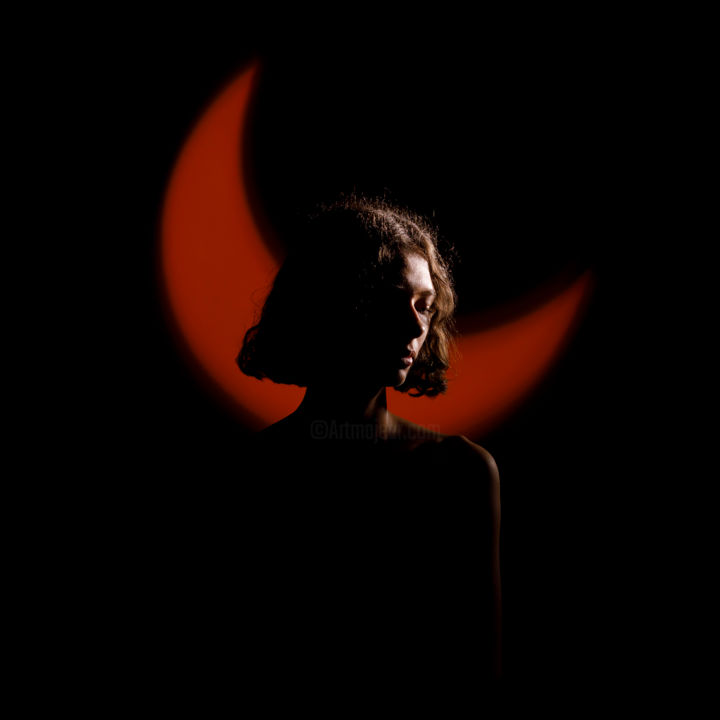 Fotografía titulada "Under the red moon." por Refat Mamutov, Obra de arte original, Fotografía digital