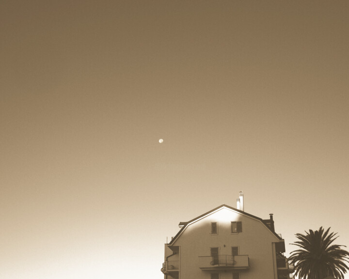 Photography titled "la luna di giorno" by Roberto Ferrero, Original Artwork, Digital Photography