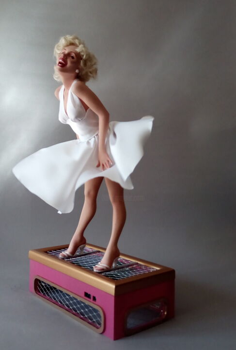 Skulptur mit dem Titel "Marilyn Monroe subw…" von Rock Portraits By Larisa Churkina, Original-Kunstwerk, Kunststoff