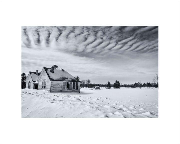 Photographie intitulée "Abandoned School" par Rodman, Œuvre d'art originale, Photographie numérique Monté sur Carton