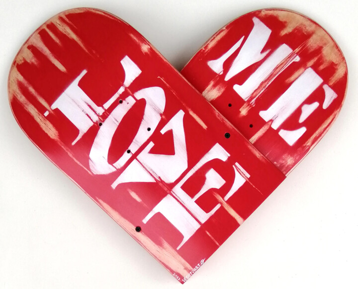 Sculptuur getiteld "LOVE ME" door Segutoart, Origineel Kunstwerk, Hout Gemonteerd op Andere stijve panelen