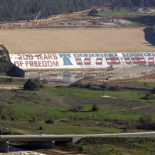 Массивная фреска на плотине в Калифорнии может быть удалена, если не будет обеспечена юридическая защита