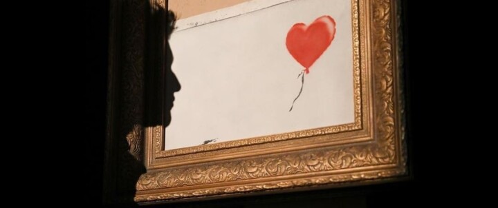 Znane dzieło Banksy'ego zmienia tytuł i datę po raz drugi po dramatycznej aukcji