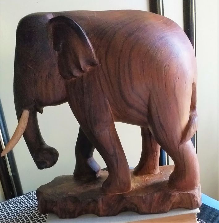 Скульптура под названием "elephant 2" - Esko, Подлинное произведение искусства, Дерево