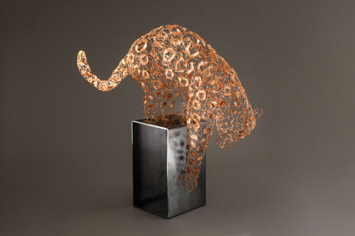 Skulptur mit dem Titel "The Wild Wire Leopa…" von Sophie Rouliot, Original-Kunstwerk, Draht