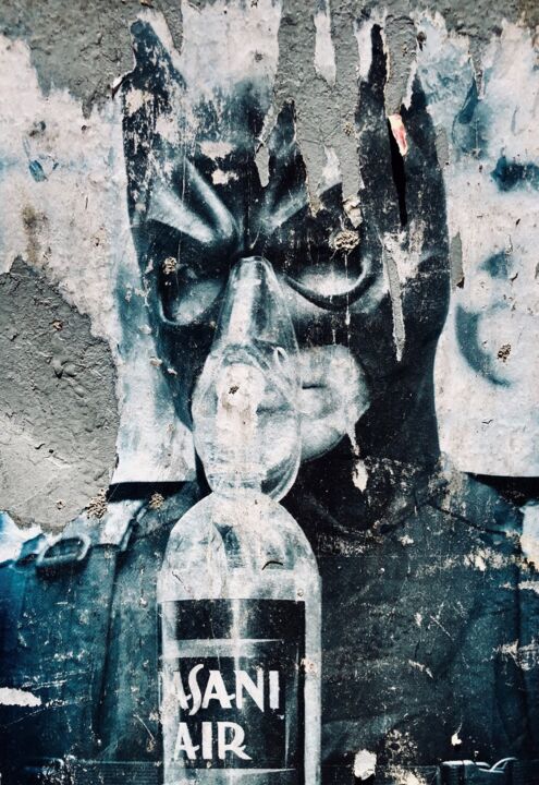 Photographie intitulée "Batman On Life Supp…" par Toxic/Nature Studios, Œuvre d'art originale, Photographie manipulée