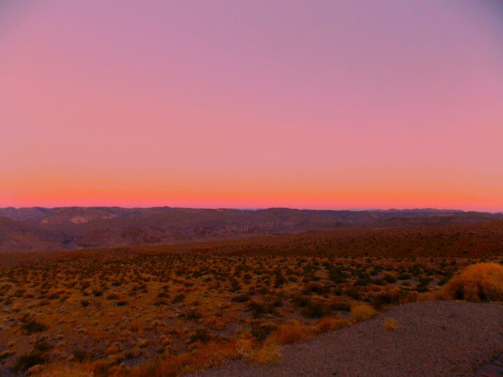 Digital Arts με τίτλο "Pink Desert Sky" από Troy Wilson-Ripsom, Αυθεντικά έργα τέχνης, Χειρισμένη φωτογραφία