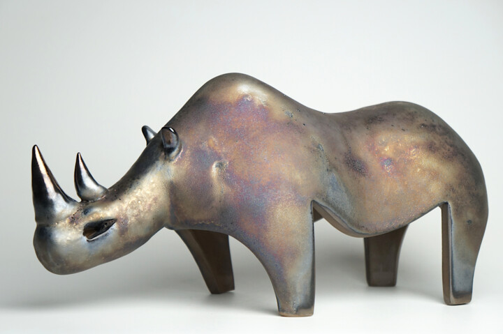「Rhinoceros」というタイトルの彫刻 Urszula Despetによって, オリジナルのアートワーク, セラミックス