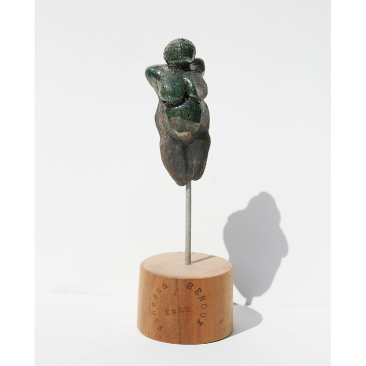 Escultura intitulada "Déesse de Willendor…" por Vanessa Renoux, Obras de arte originais, Cerâmica