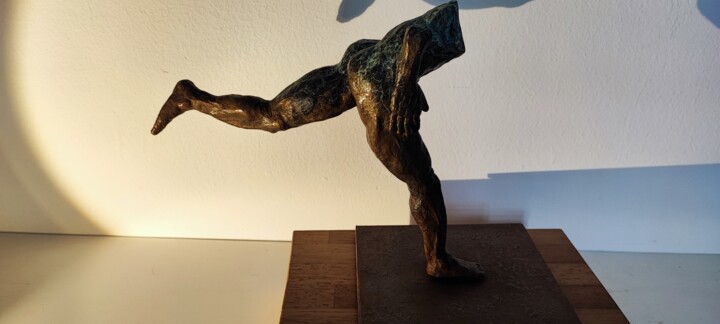 Escultura titulada "RUN" por Víctor Gassó Arisa, Obra de arte original, Bronce