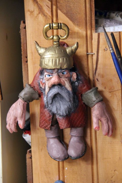 Sculptuur getiteld "Captive dwarf -1" door Victor Molev, Origineel Kunstwerk, Plastic