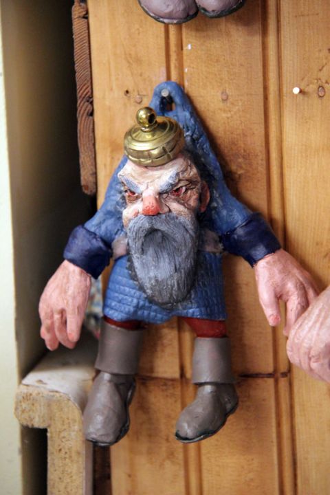 Sculptuur getiteld "Captive dwarf 2" door Victor Molev, Origineel Kunstwerk