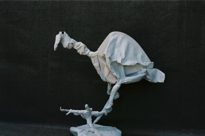 Sculpture titled "la poule qui a trou…" by Vincent Bouillat, Original Artwork, Wire