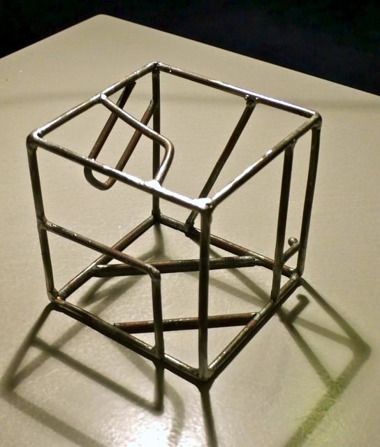 Escultura intitulada "cube miraculeux" por Wolf Thiele, Obras de arte originais, Arame
