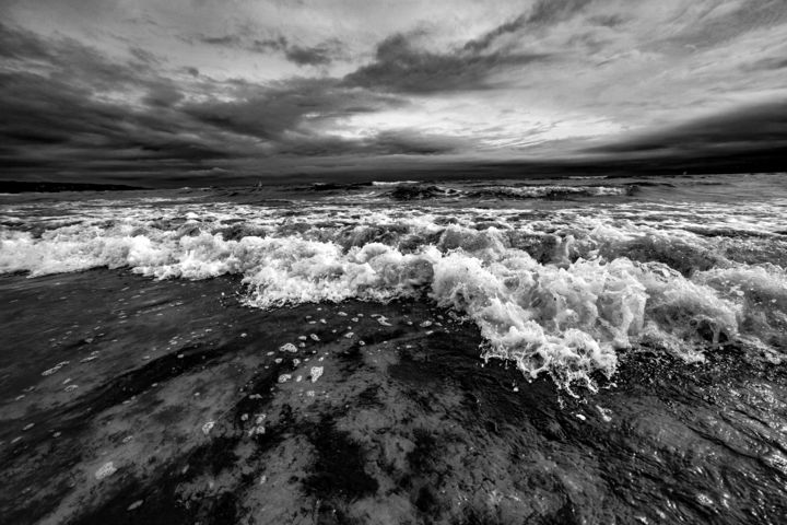 black and white ocean waves photography