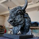 Scultura intitolato "скульптура быка" da Evgenii Komzev, Opera d'arte originale, Bronzo