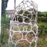 Skulptur mit dem Titel "PIEGE A TROLL" von Yann Jost, Original-Kunstwerk, Gemischte Medien