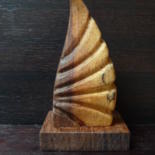 Skulptur mit dem Titel "bernard !" von Sebastien Riga, Original-Kunstwerk, Holz